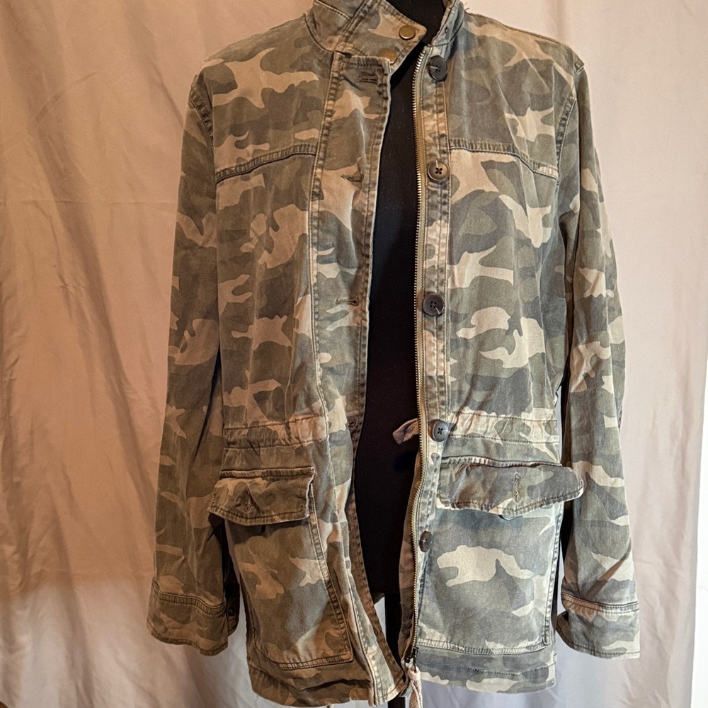 Camouflage Women’s Cargo Jacket